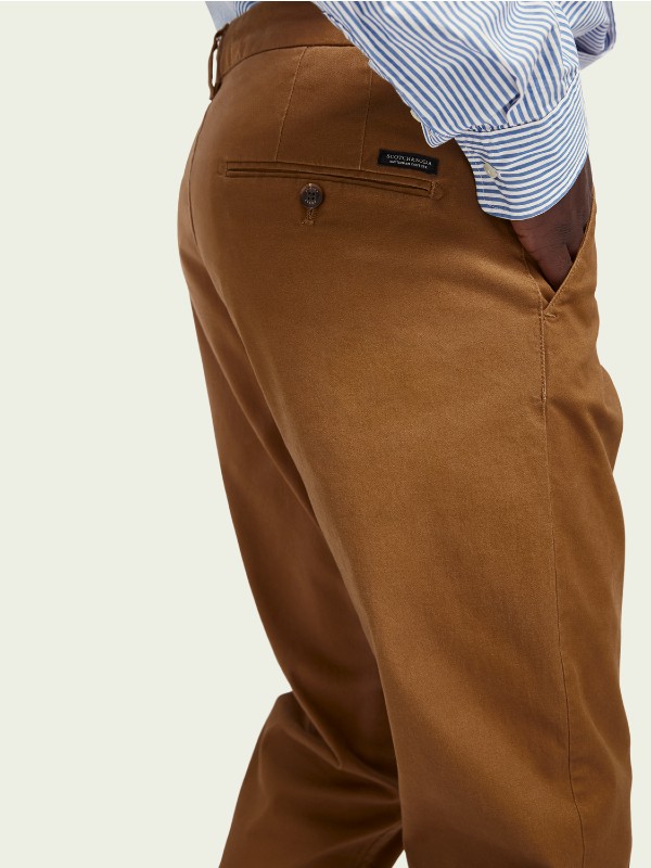 Scotch-and-Soda-chinos2-004